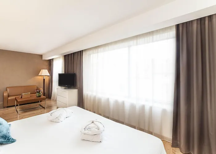 Montaigne & - Centre 4*