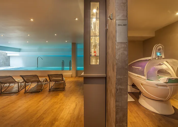 Montaigne & - Centre Отель