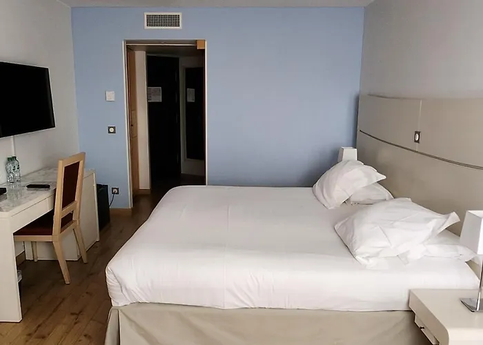 Montaigne & - Centre Отель 4*