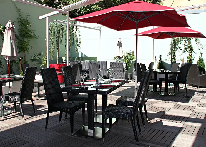 Отель Montaigne & - Centre