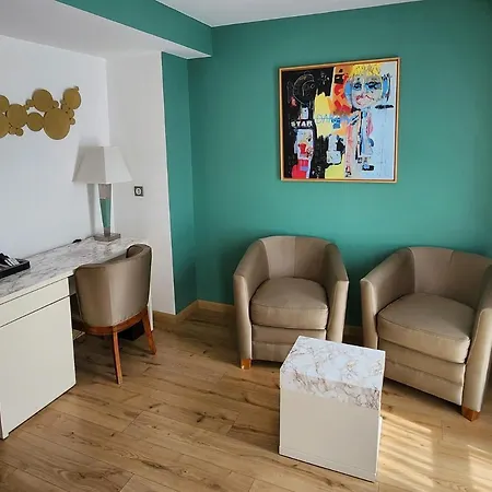 Montaigne & - Centre 4* קאן