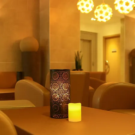 Hotel Montaigne & - Centre 4*