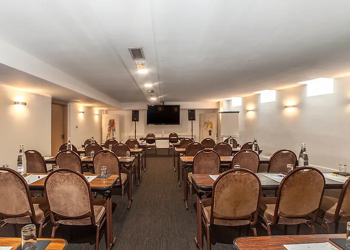 Hotel Montaigne & - Centre 4*