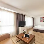 Otel Montaigne & - Centre 4*
