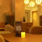 Otel Montaigne & - Centre 4*