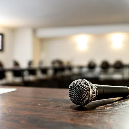 Montaigne & - Centre Hotel 4*