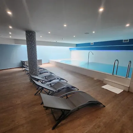 Hotel Montaigne & - Centre 4*