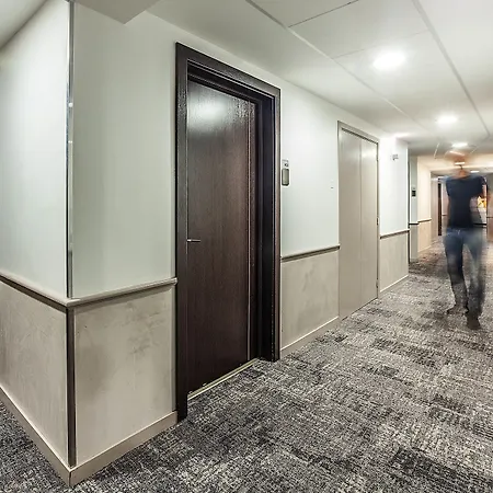 Montaigne & - Centre Hotel