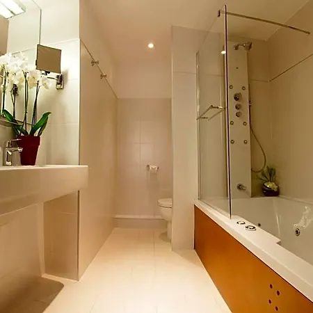 Montaigne & - Centre Hotel