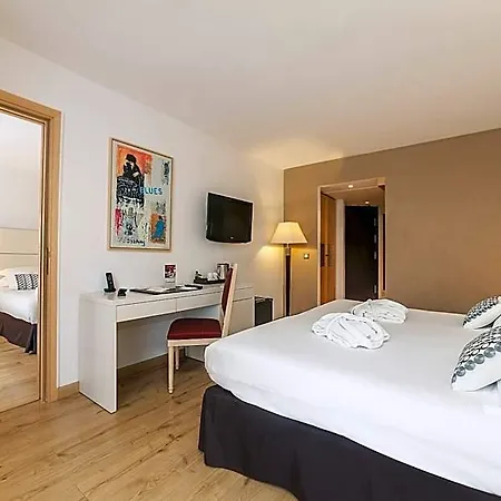 Hotel Montaigne & - Centre 4*