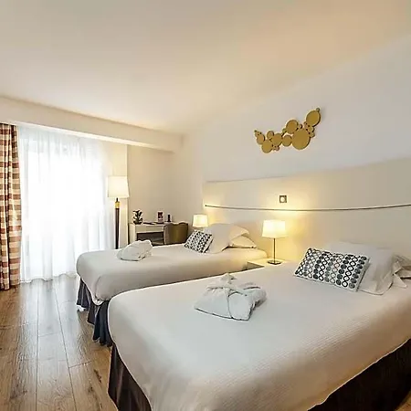 Montaigne & - Centre Hotel 4*