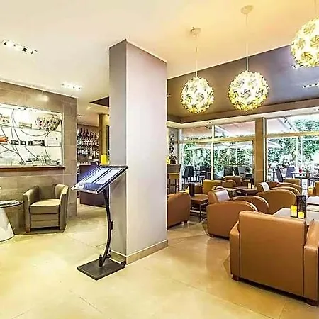 Montaigne & - Centre 4*