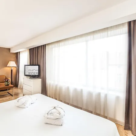 Montaigne & - Centre 4*