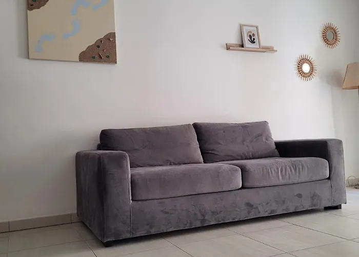 Montaigne & - Centre فندق