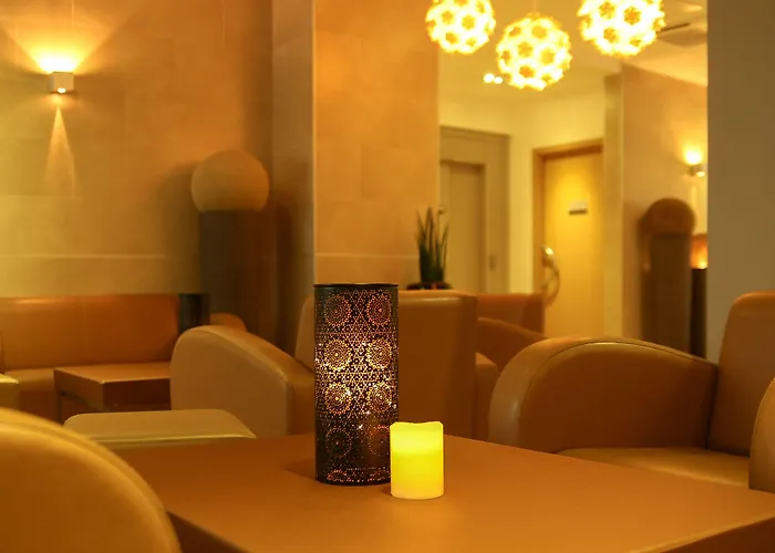 فندق Montaigne & - Centre 4*