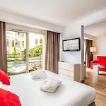 Montaigne & - Centre Hotel 4*