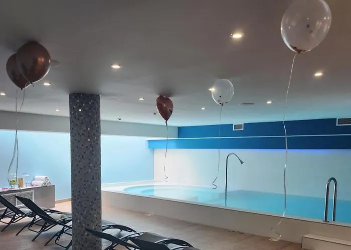 Montaigne & - Centre 호텔