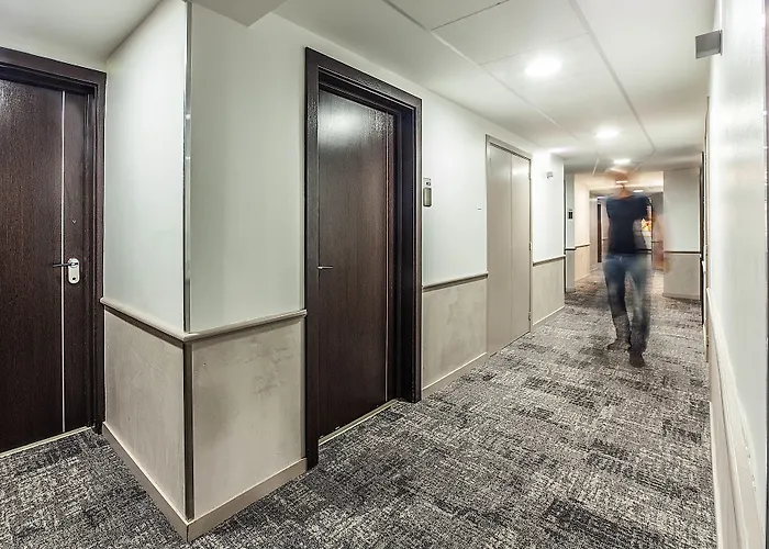 Montaigne & - Centre 호텔