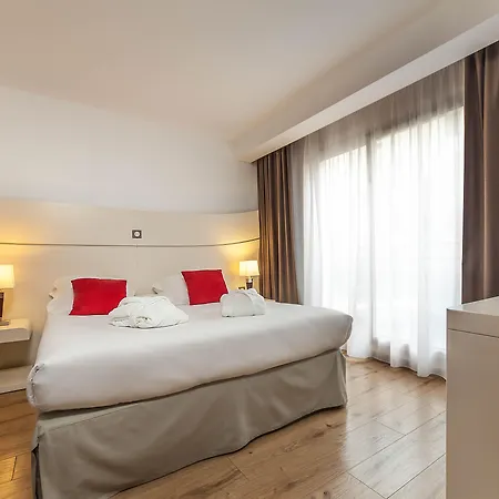 Montaigne & Hotel 4*