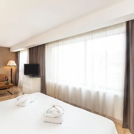 Montaigne & - Centre 4*