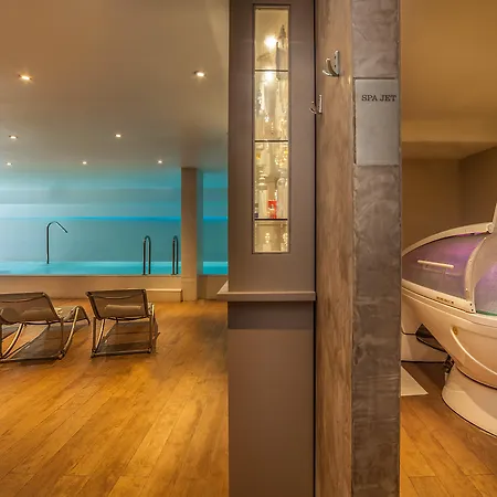 Montaigne & Hotel