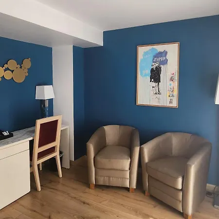 Montaigne & Hotel 4*