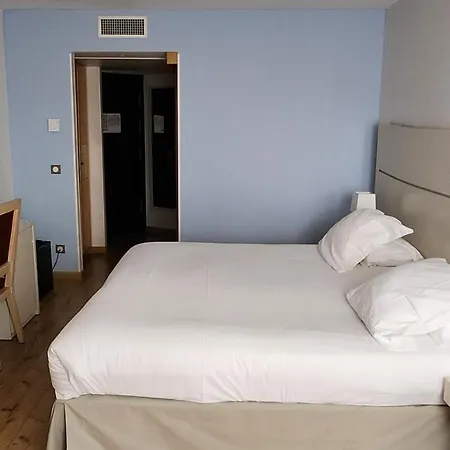 Montaigne & Hotel 4*